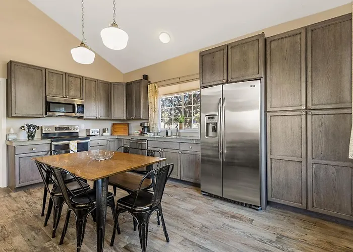 Charming And Tranquil Oasis, Stylish 2 Bedroom 1 Bathroom Getaway! * Elden Pueblo