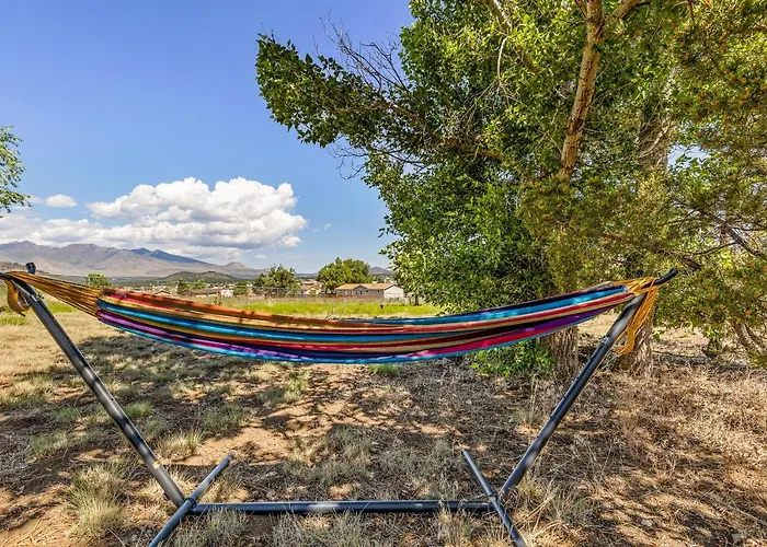 Holiday home Charming And Tranquil Oasis, Stylish 2 Bedroom 1 Bathroom Getaway! *